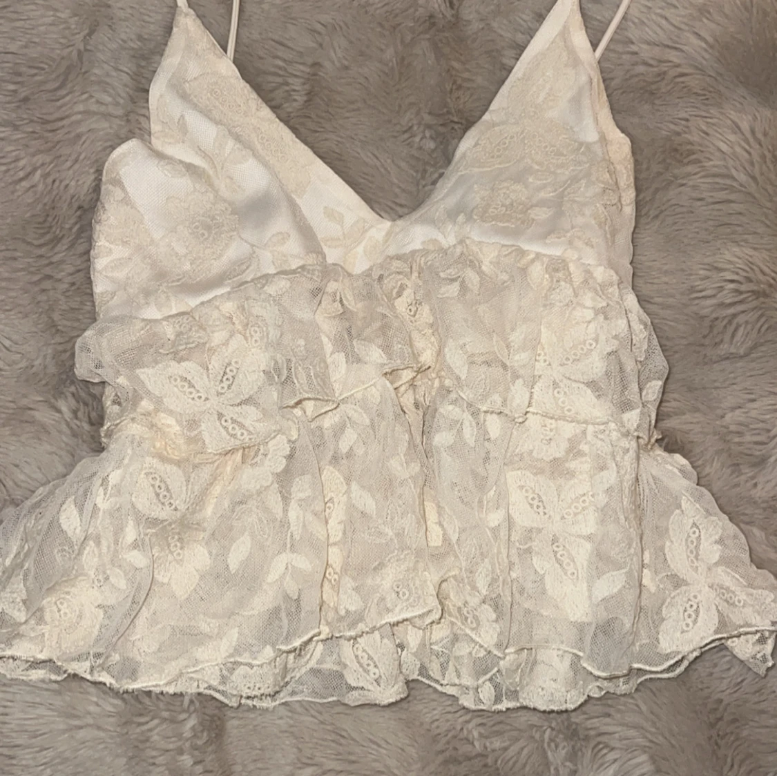 Vit spetsig croppad linnetopp - 1