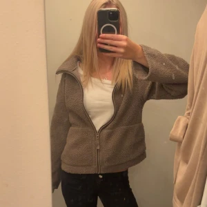 Teddyjacka - Mysig brun teddyjacka från HM😇🤎