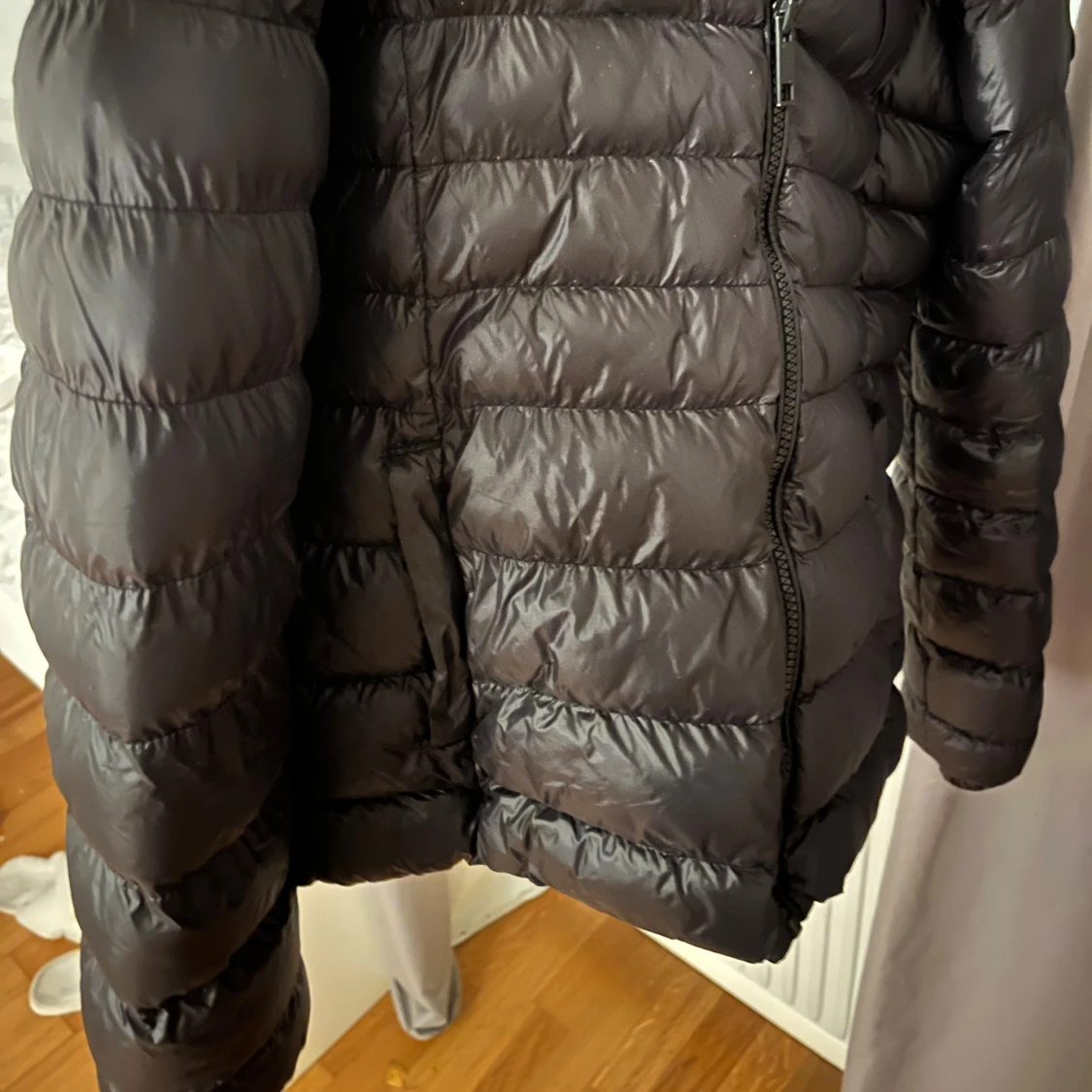 Svart pufferjacka från Boohoo - 3