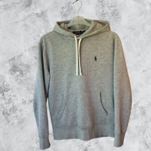 Ralph lauren hoodie - Endast använd fåtal gånger, inga fläckar eller liknande. Skriv om ni har fler frågor!