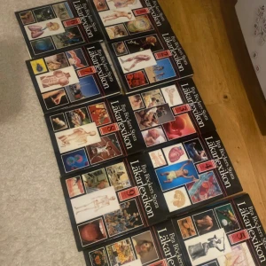  Läkarlexikon 10 st - Upptäck medicinens värld med denna kompletta uppslagsverkserie! Fylld med färgstarka bilder, illustrationer och lättlästa texter om kroppen, sjukdomar och hälsa. Perfekt för dig som är nyfiken på medicin, biologi eller vill plugga smart inför prov.