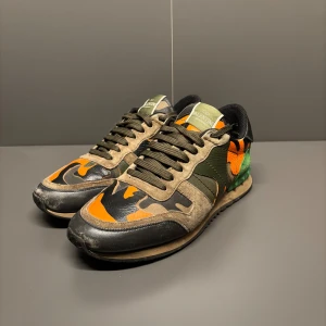 Valentino Rockrunners - Valentino Rockrunners i storlek 39 men passar 40-40,5 | Nypris: 6999 | Mitt pris: 899 | Inget OG | Tveka ej på skriva vid frågor eller funderingar☺️