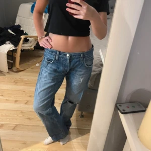 Lågmidjade baggy jeans - Storlek W34 L34 (M/L) men passar perfekt på mig som brukar ha S med skärp!!!