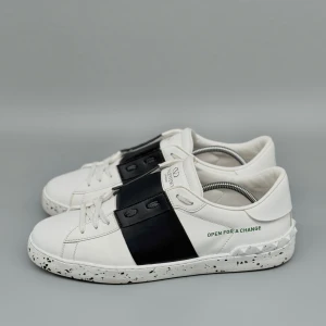 Valentino Open | 45 - Valentino Open for a change sneakers | Nyskick! | Endast skorna ingår | INGA BYTEN | Fraktar spårbart eller möts upp i Täby