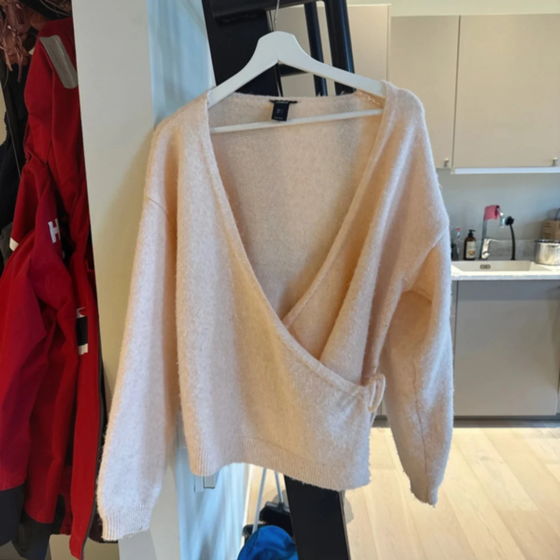 Ljusrosa omlottkofta från Lindex - 2