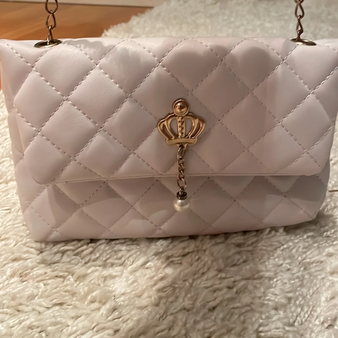 Vit quiltad axelväska med kedja - 4