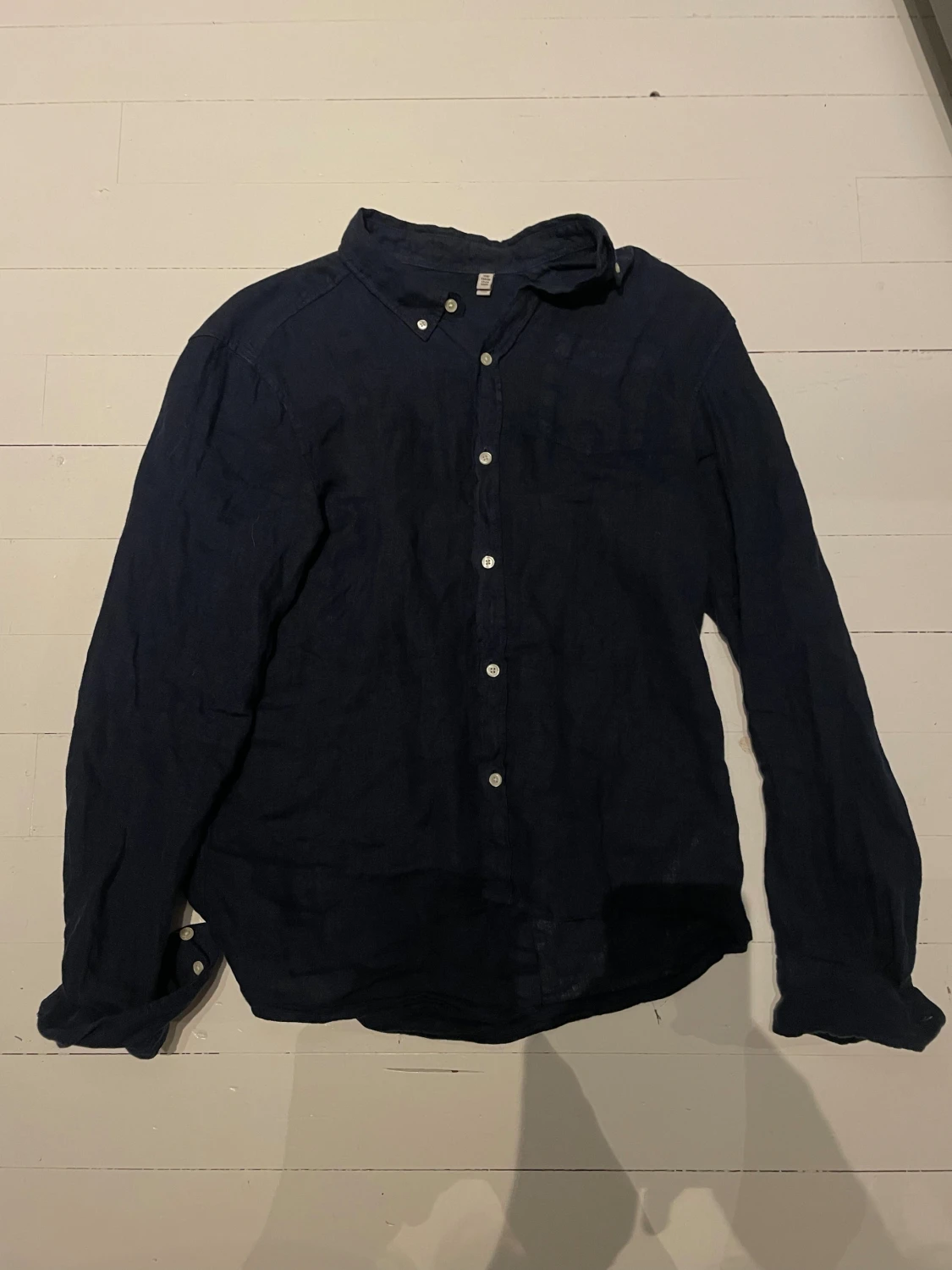 Mörkblå linneskjorta från GANT