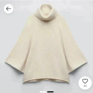Stickad tröja med hög krage  - Säljer en suuuper populär och super snygg polo tröja från Zara som är helt utsåld och eftertraktad!! I storlek S men passar även M ☺️