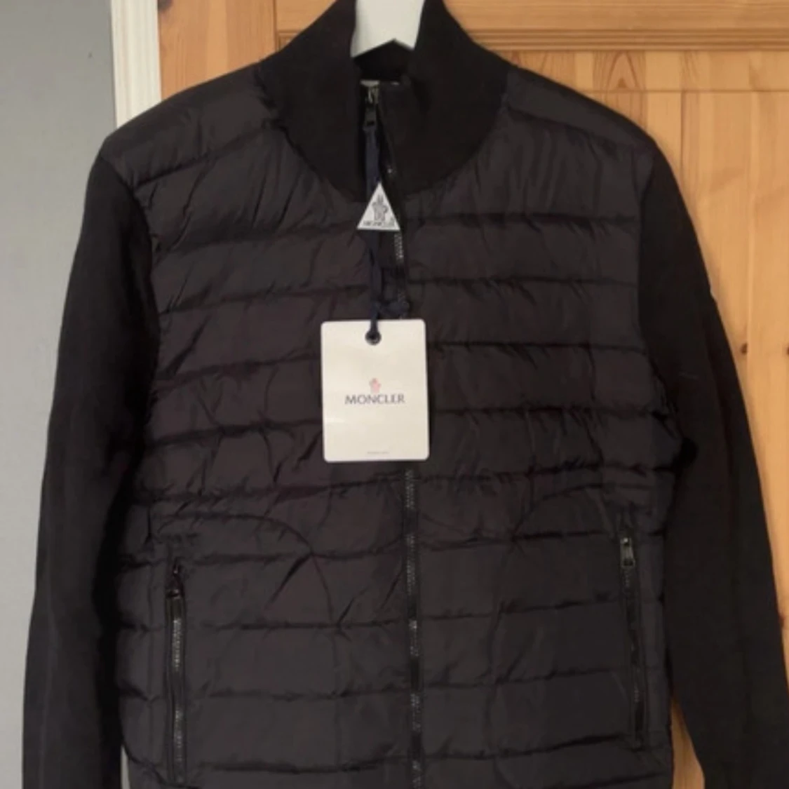 Svart pufferjacka från Moncler