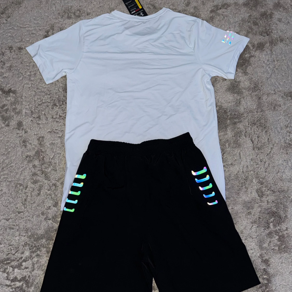 Vit Under Armour t-shirt med holografisk tryck - 2