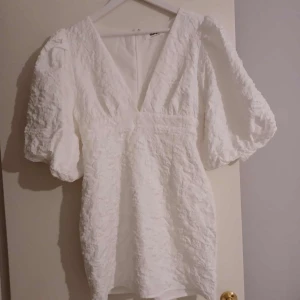 Studentklänning - Studentklänning från showpo, använd endast 1 gång.