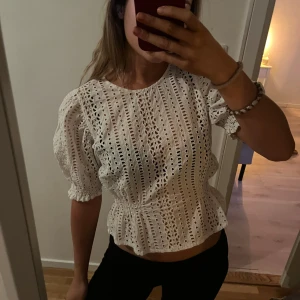 Vit  topp - Så fin!! 