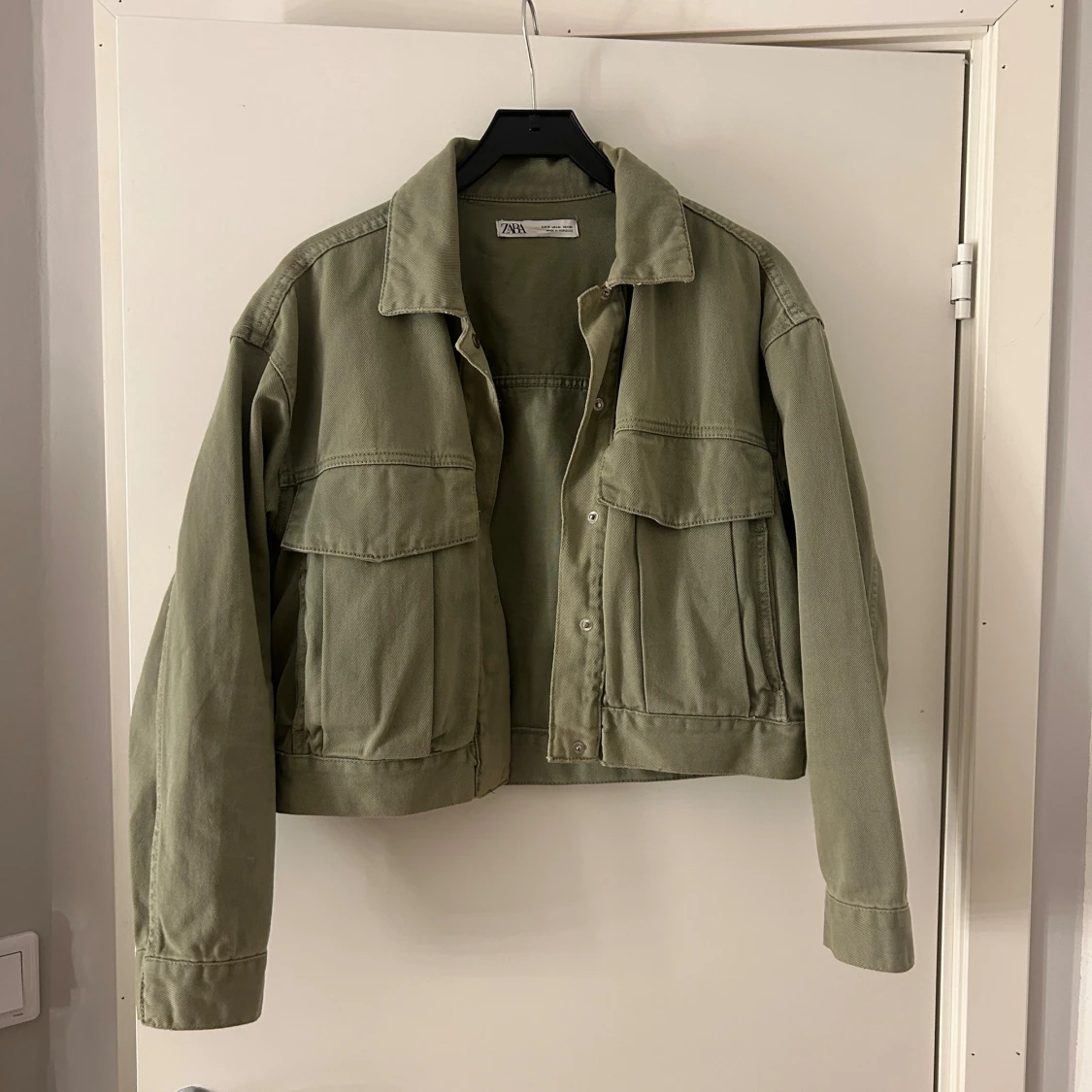 Grön jeansjacka från Zara