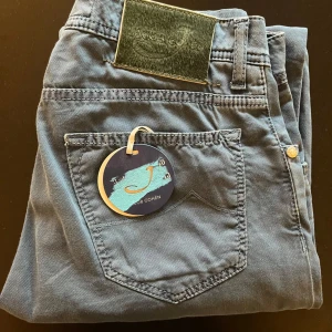 Jacob cohën style 622 comfort - 🟦 säljer dessa extremt feta jacob cohën style 622 comfort. Extremt feta och sköna byxor till sommaren! Skick: 9/10. Priset är inte hugget i sten. Hör gärna av er vid frågor eller för fler bilder! 🟦