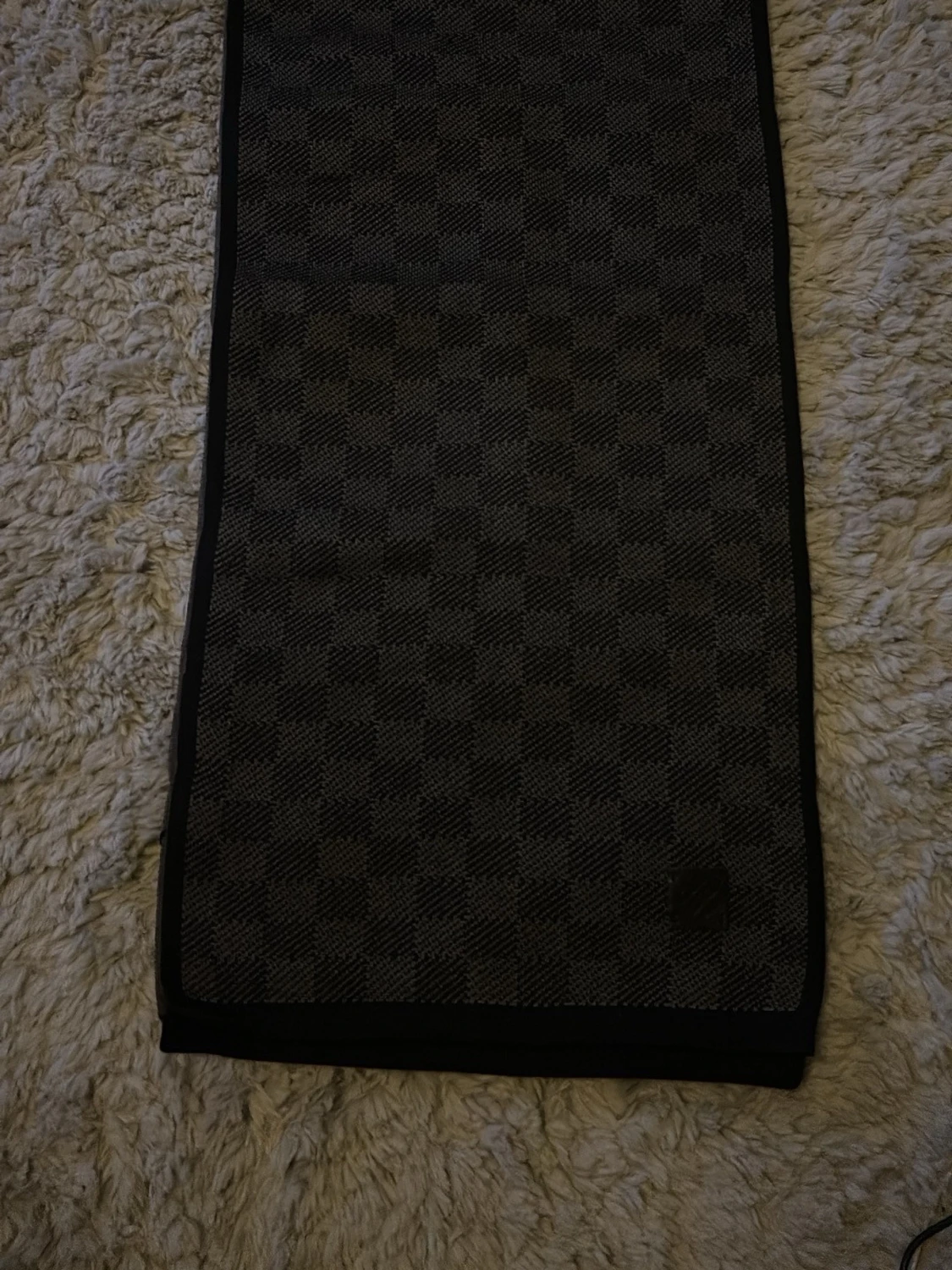 Louis vuttion halsduk  - 1