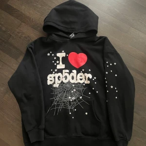 Spider Hoodie - Jättefint skick, skriv för frågor 