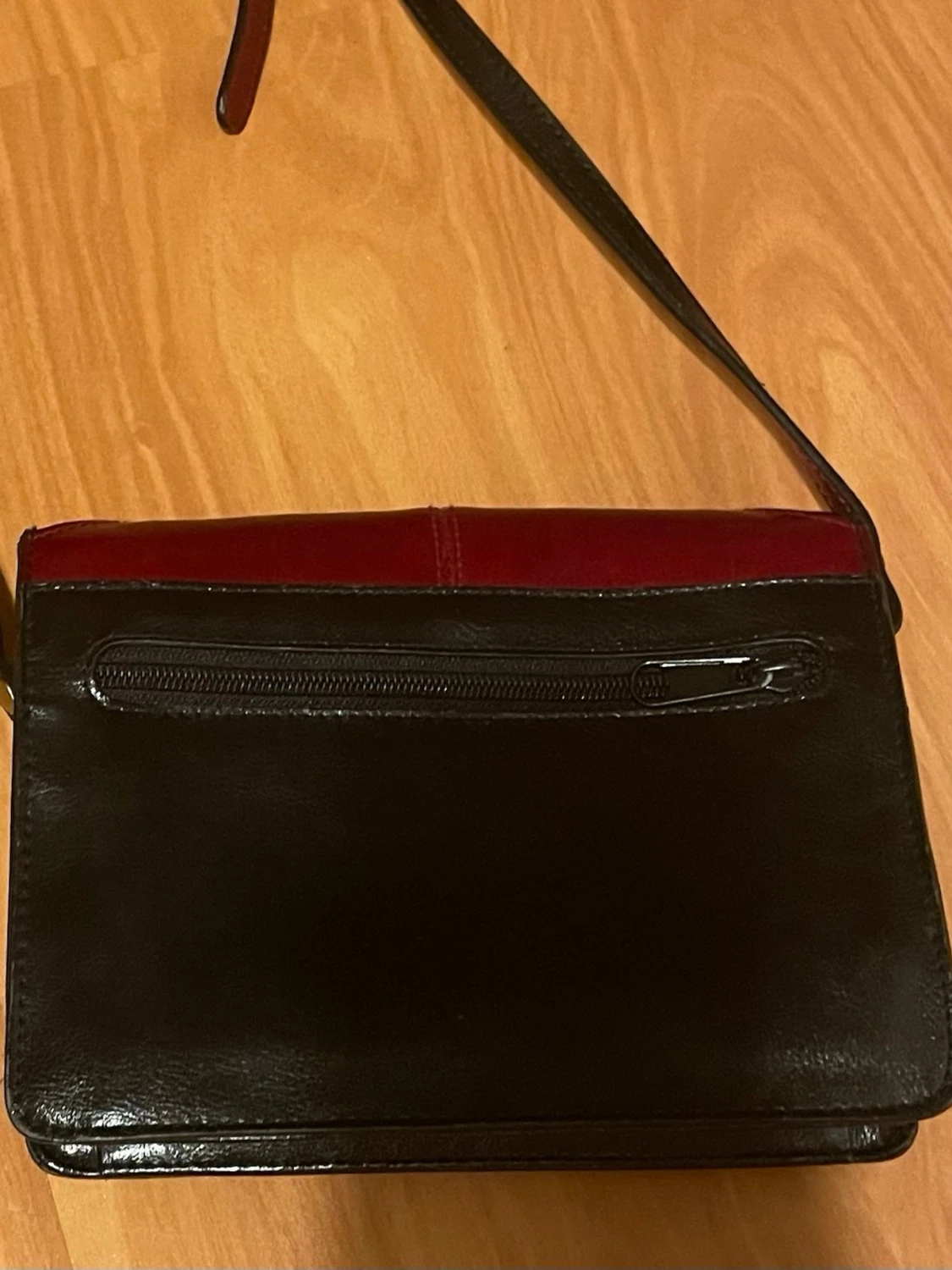 Svart och vinröd axelväska från Puccini - 3