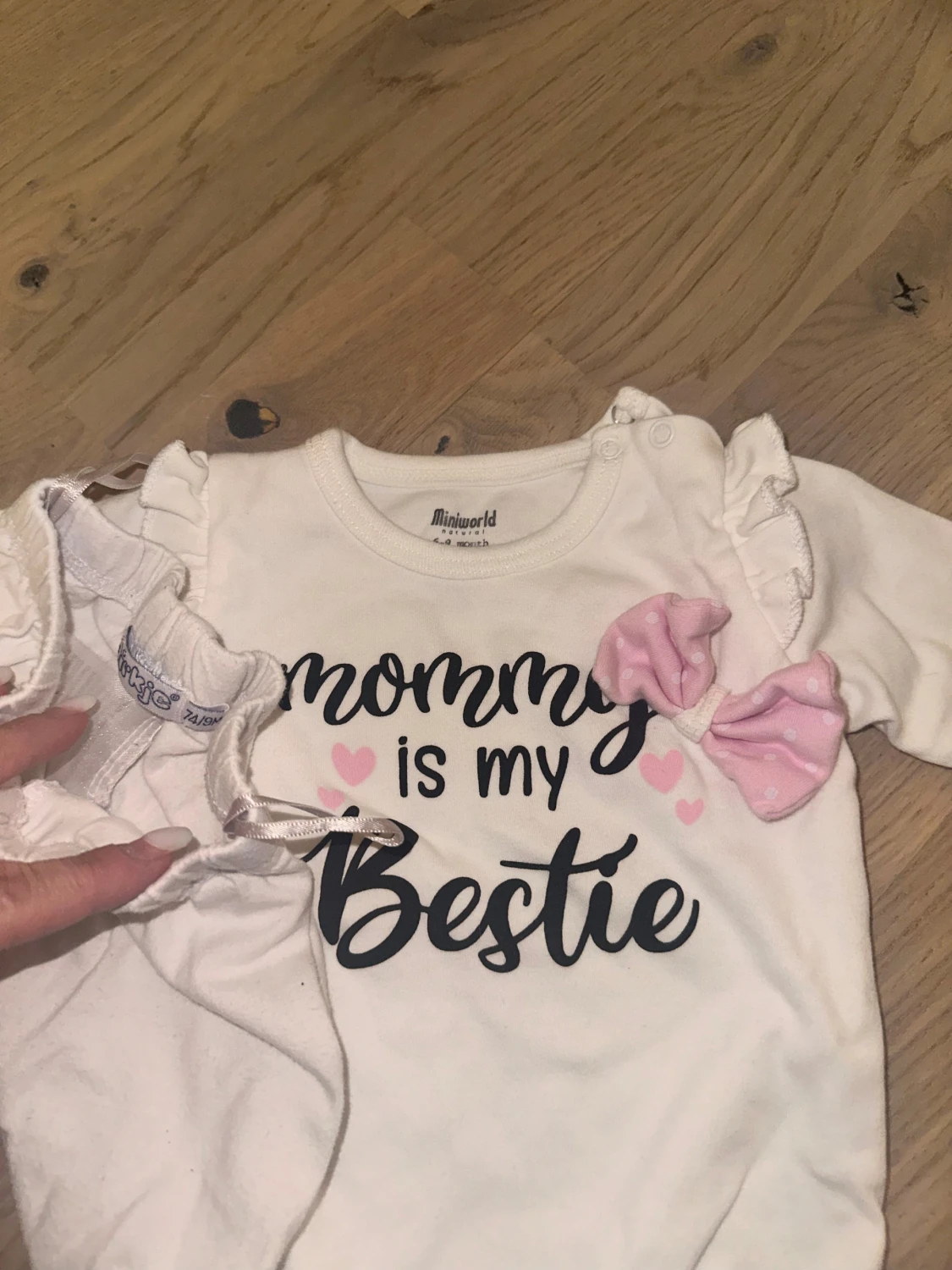 Sött set med body och byxor Vit babyset med text och rosett - 2