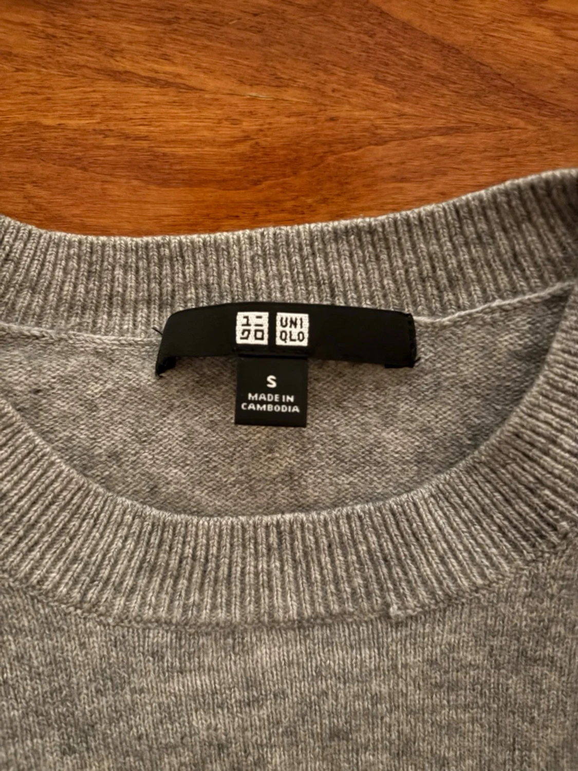 Grå cashmere tröja Uniqlo - 1