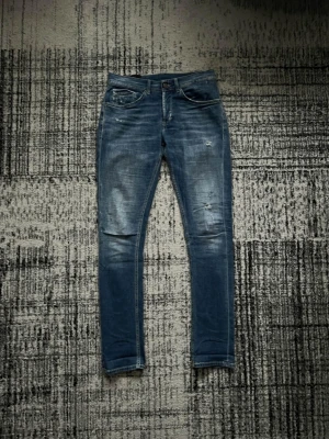 Dondup George Jeans  - |Dondup George Jeans| | Storlek: 30  | Skick: 9/10| Medföljer: inget| Frågor eller funderingar tveka inte på att höra av dig!