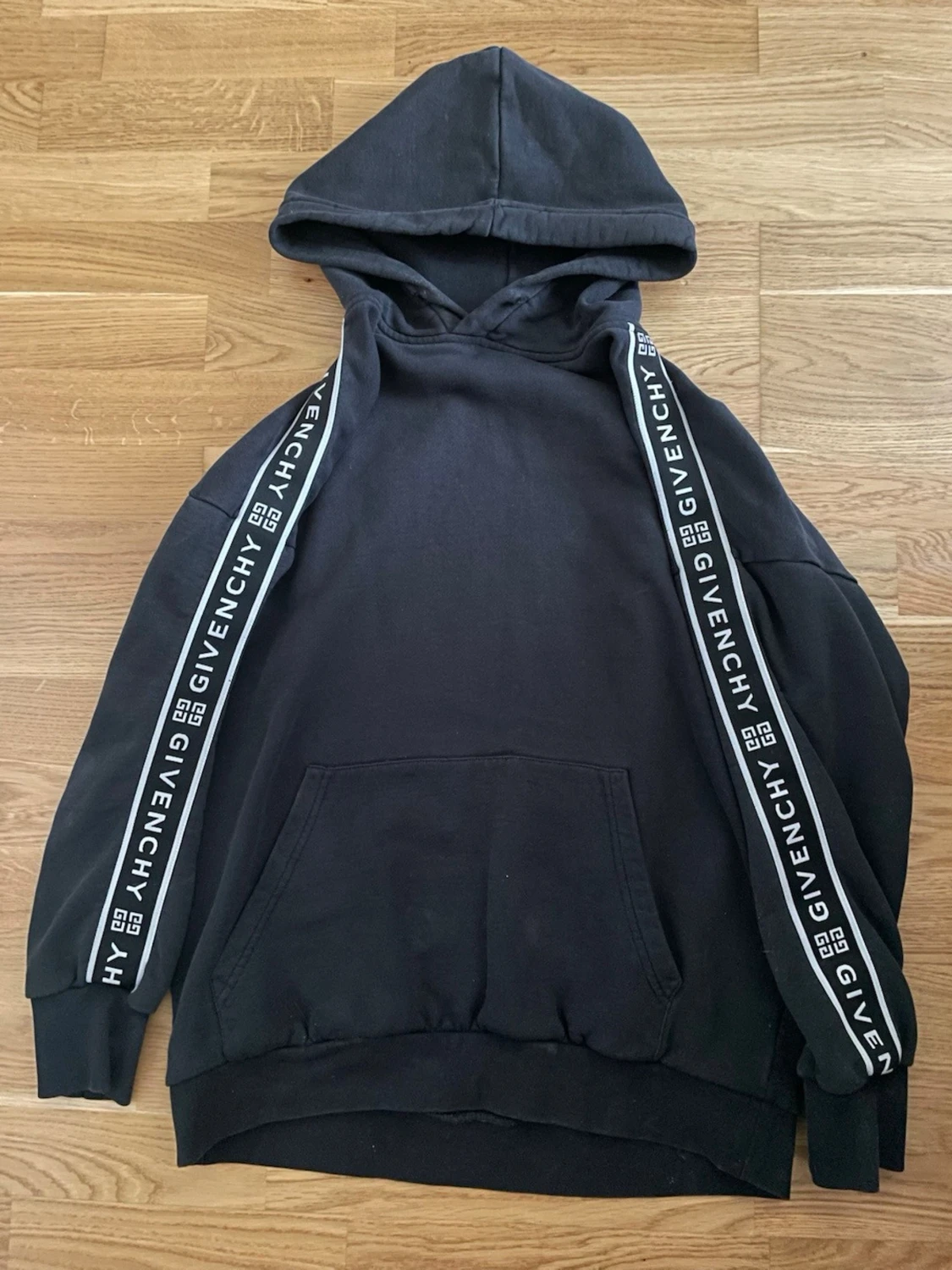 Svart Givenchy Hoodie 