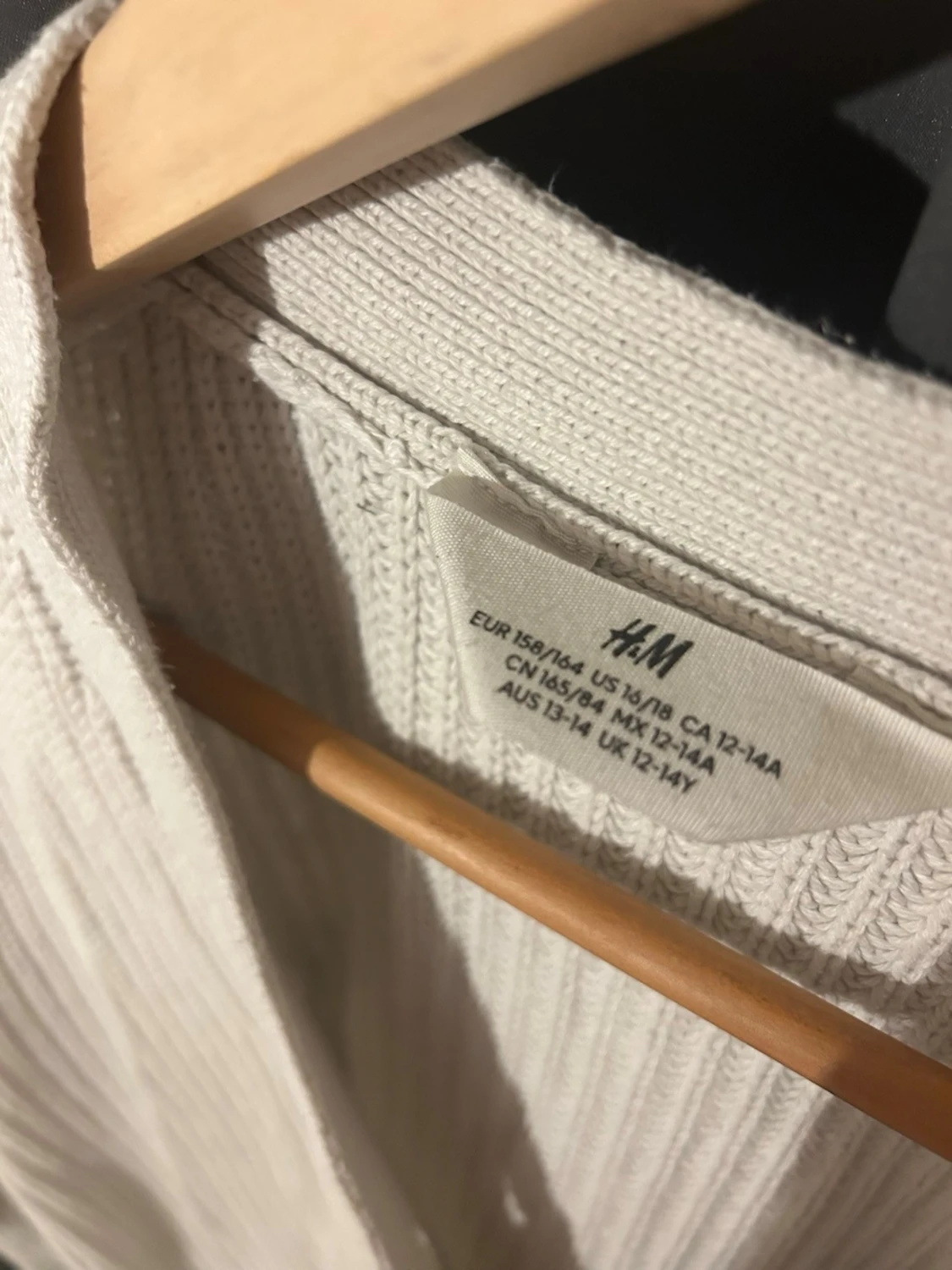Beige stickad kofta från H&M - 1