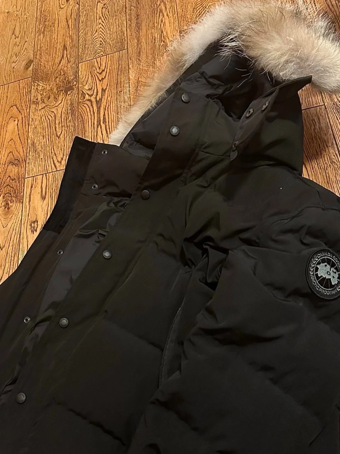 Svart dunjacka från Canada Goose labal  - 1