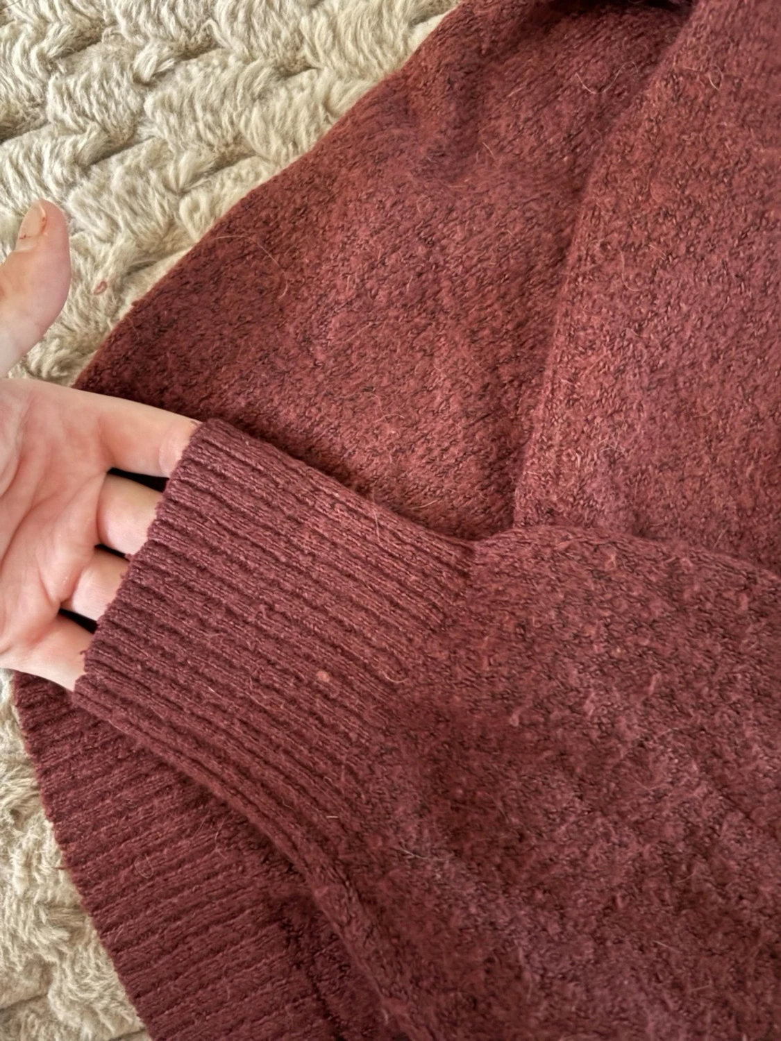 Vinröd stickad tröja från Lindex - 2
