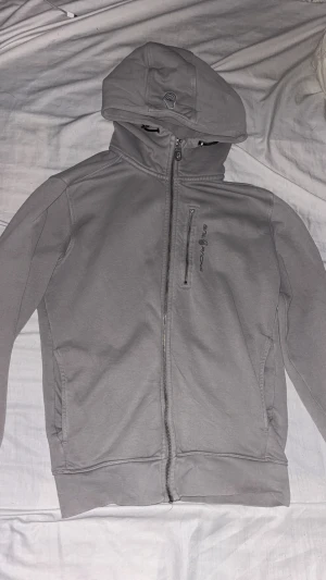 Sail Racing Tröja - En tröja som var använd dagligen med någon slitning och ingen dragkedje grej till bröst fickan!