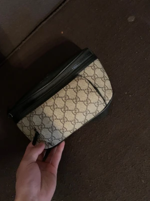 Gucci Väska Beige - Beige Gucci väska 