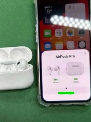 AirPods Pro (2nd generation) med MagSafe-laddningsetui (USB-C) - Säljer ett par AirPods Pro (2nd gen) med MagSafe-laddningsetui (USB-C). Komplett med originalförpackning, laddkabel och extra öronkuddar. Hörlurarna är i mycket gott skick, inga synliga repor eller skador. Perfekt för trådlös musik och samtal med aktiv brusreducering.