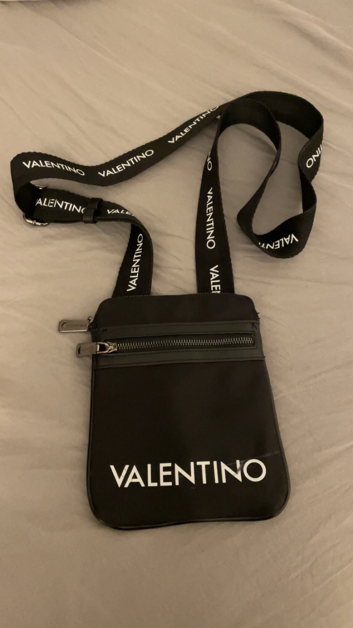 Svart axelväska från Valentino