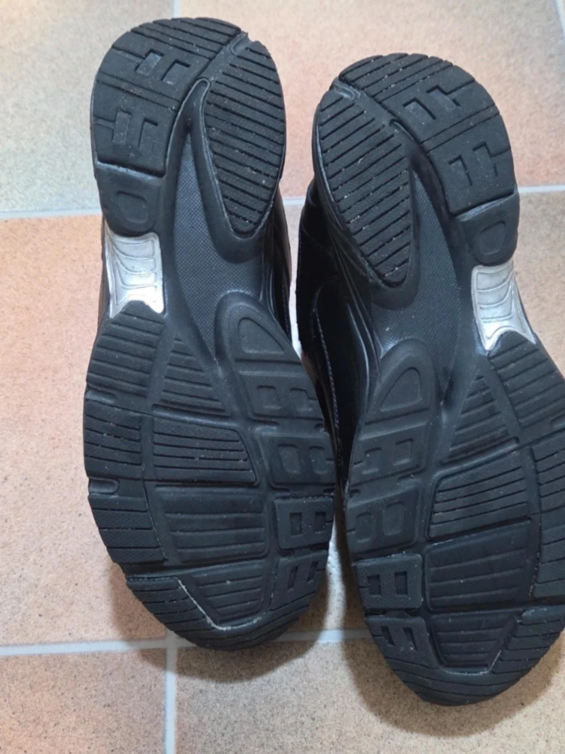 Svarta Promenadskor i Äkta Skinn, Använda 1 gång, Stl 39 - 5