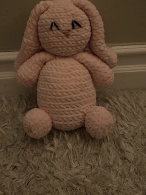 Virkad kanin - Virkad kanin i färgen rosa i fluffigt garn!