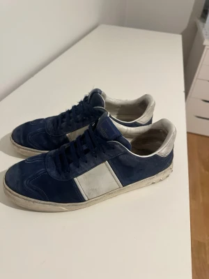 Valentinos flycrews  - Ni ser hur skorna ser ut men tar man dem till en skomakare så kommer dem se helt nya ut, riktigt feta skor!