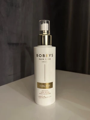 Curl mist bobbys  - Curl mist ifrån Bobbys använd 1 gång testad. Så incprincip full 