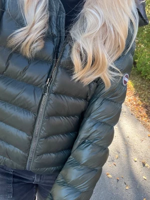 Grön colmar jacka  - Fin dunjacka från colmar, fint skick utan defekter