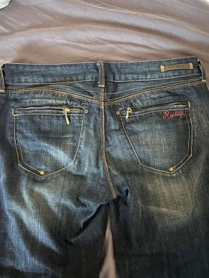 Bootcut Vintage replay jeans  - Snygga replay jeans köpta på Sellpy säljer då de inte passar. Innerbens längd ca: 80cm rakt över midjan ca: 38cm 
