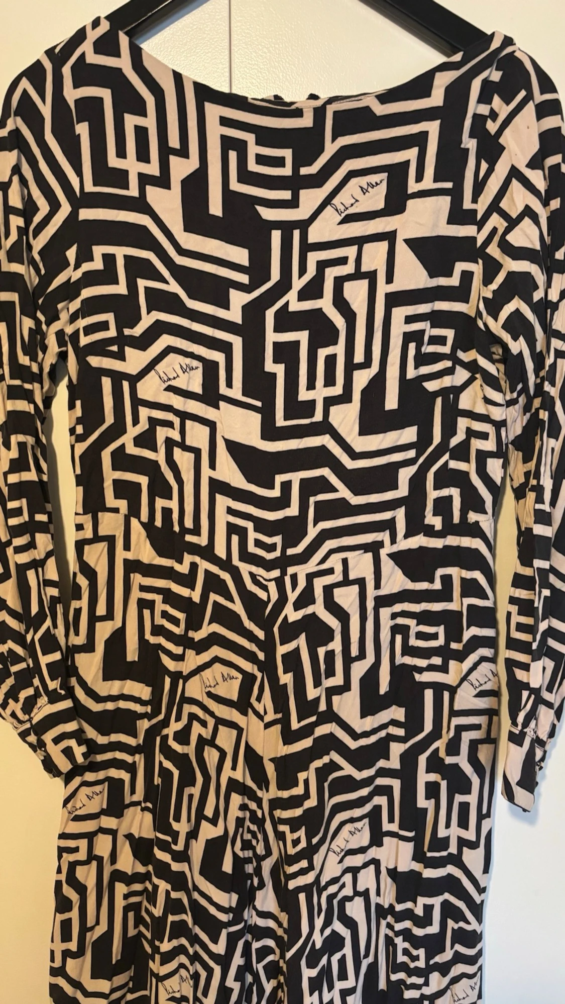 Mönstrad långärmad klänning - 1