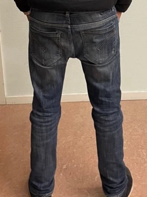 Dondup george 33w  - Säljer nu dess feta donuds då de inte kommer till användning längre! Nypris är 3000kr och säljer dessa för ett bra pris! Tveka inte på att höra av dig vid frågor! Priset är inte hugget i sten! 🔥💨