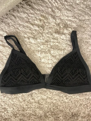 Svart bikini topp bikbok  - Aldrig använd 