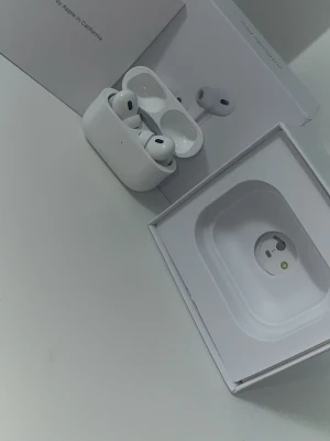 Apple AirPods Pro trådlösa hörlurar - Helt nya airpods pro 2, pris kan även diskuteras via snabba äffarer!