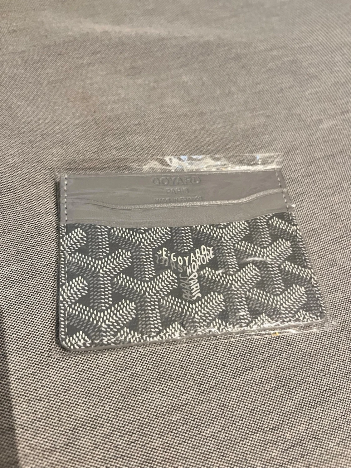 Grå kortfodral från G - 1