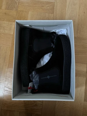 Canada Snow (helt nya) dam - Säljer dessa helt nya Canada snow dam skor i strl 38. Super snygga oanvända och finns i förpackningen. (äkta mocka)