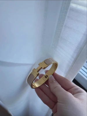  Armband guld/beige - Inte äkta!!