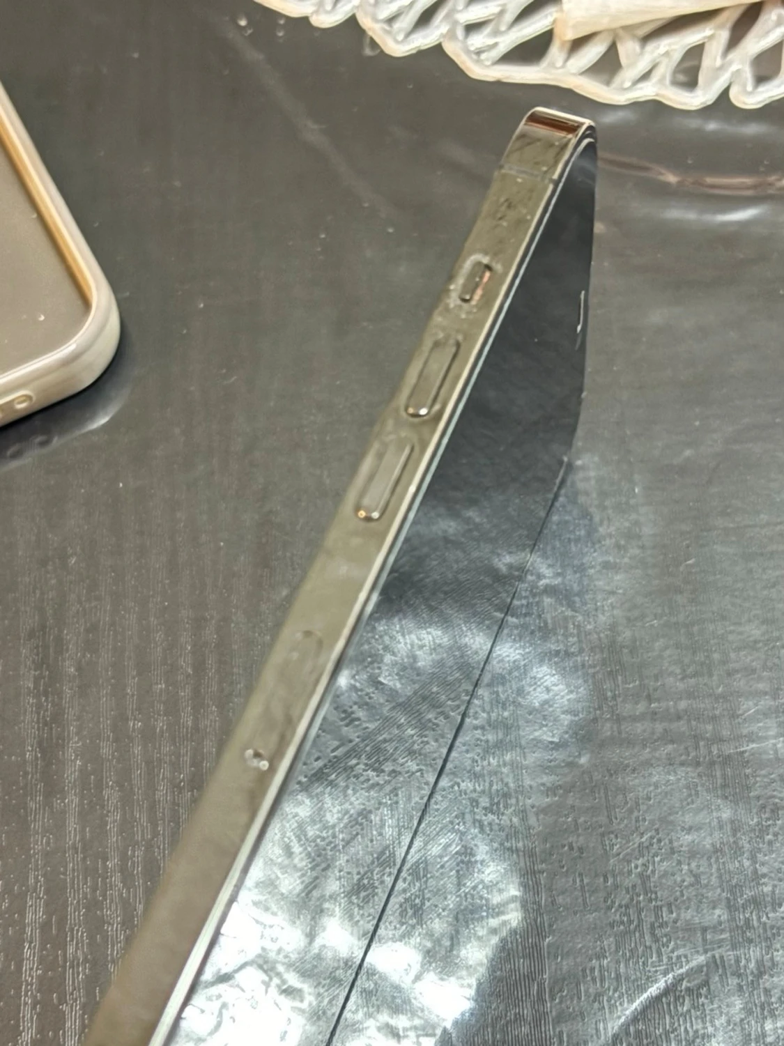 Silverfärgad iPhone 12 pro max - 1