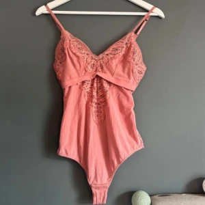 Rosa Intimissimi body  - Säljer min super fina Intimissimi body i storlek S. Endast använd två gånger. Slutsåld 🩷