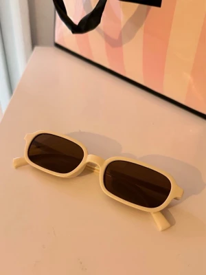 Solglasögon - Helt nya aldrig använda. 