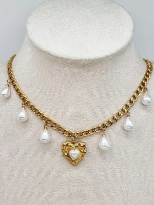 Stilfullt halsband med hjärta och pärlor  - Material-rostfritt stål.  Kedjetjocklek-6mm #21