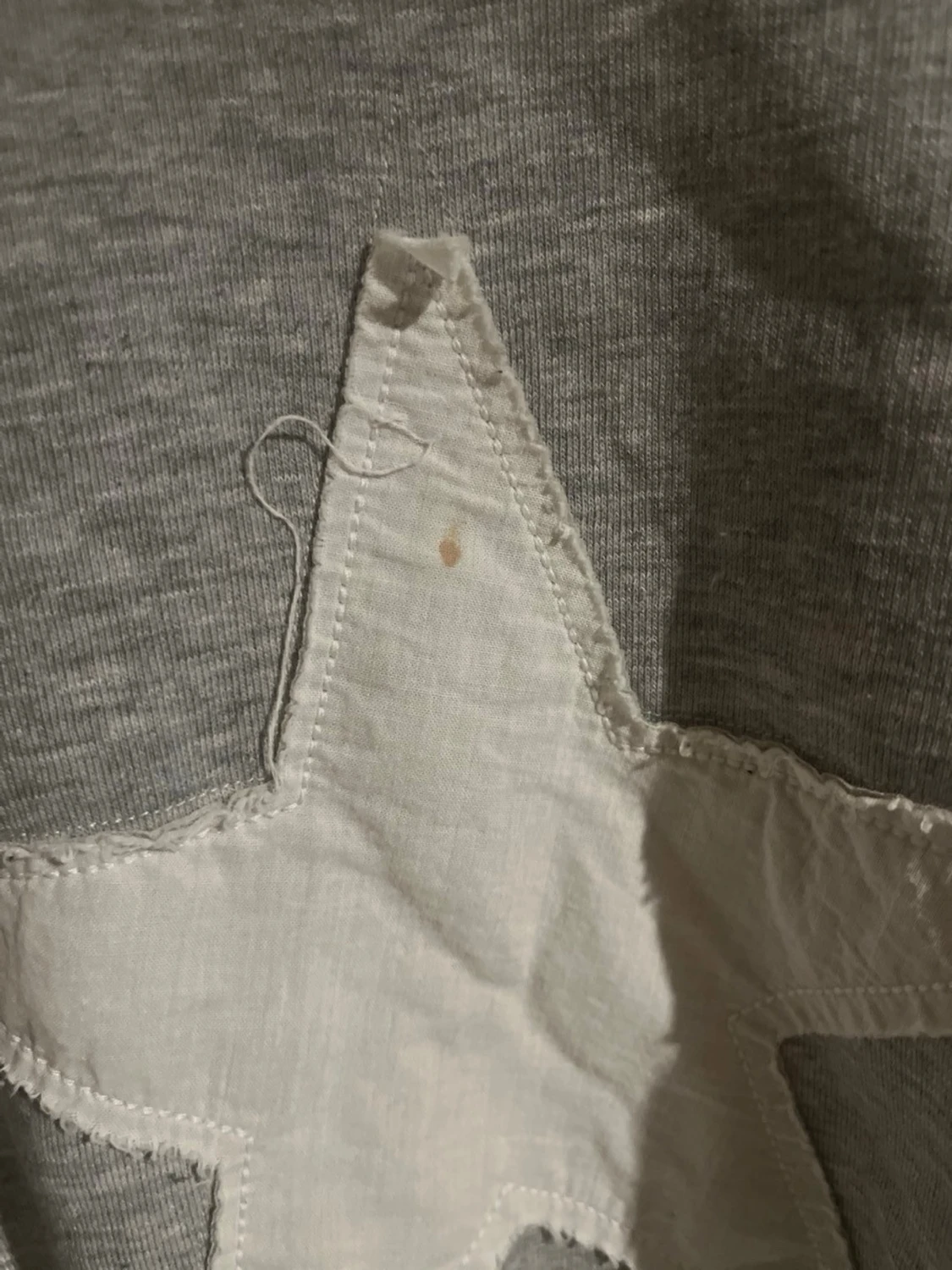 Grå sweatshirt med vit stjärna - 2